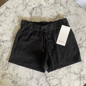 NWT Lululemon On the Fly MR Short